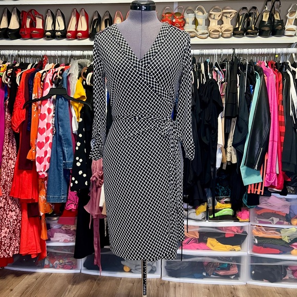 Calvin Klein Elegant Black and White Wrap Dress - Picture 1 of 5